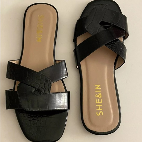 ❗️SOLD❗️New! Croc embossed black slide sandals - Picture 3 of 7